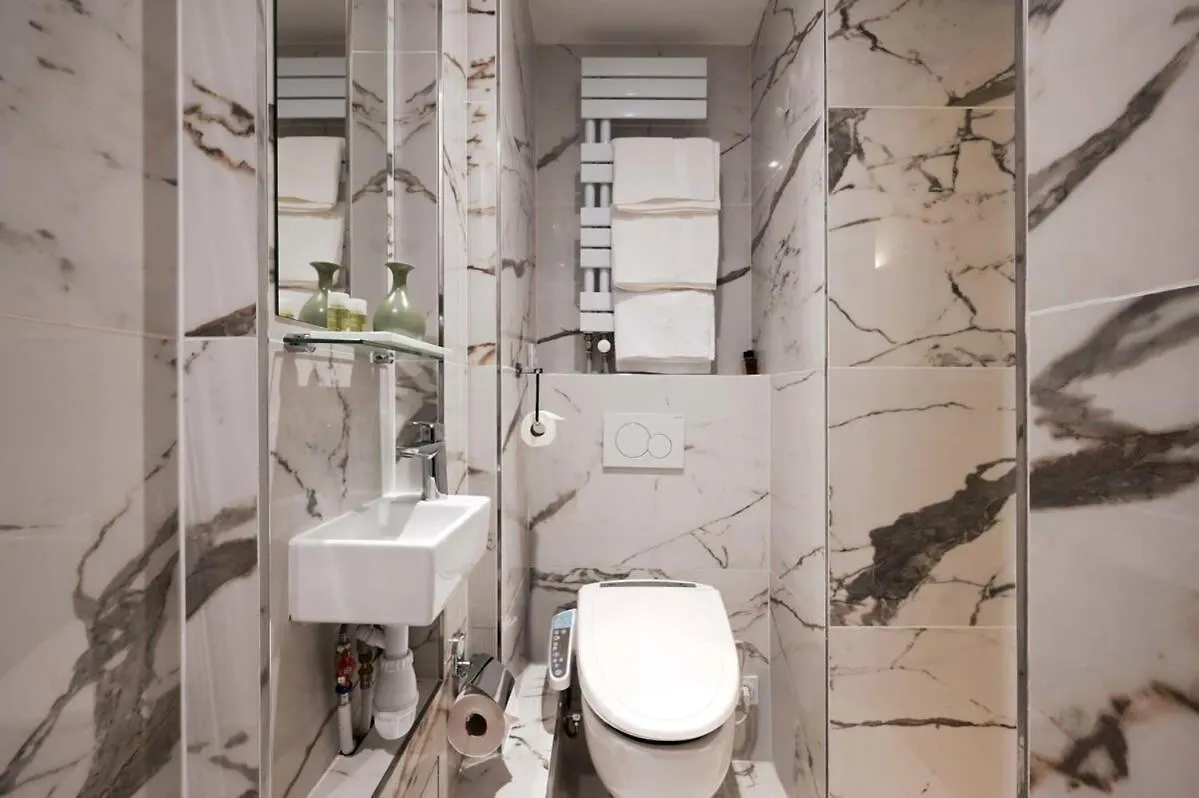 Elegant Studio Avenue Montaigne Paris Apartment